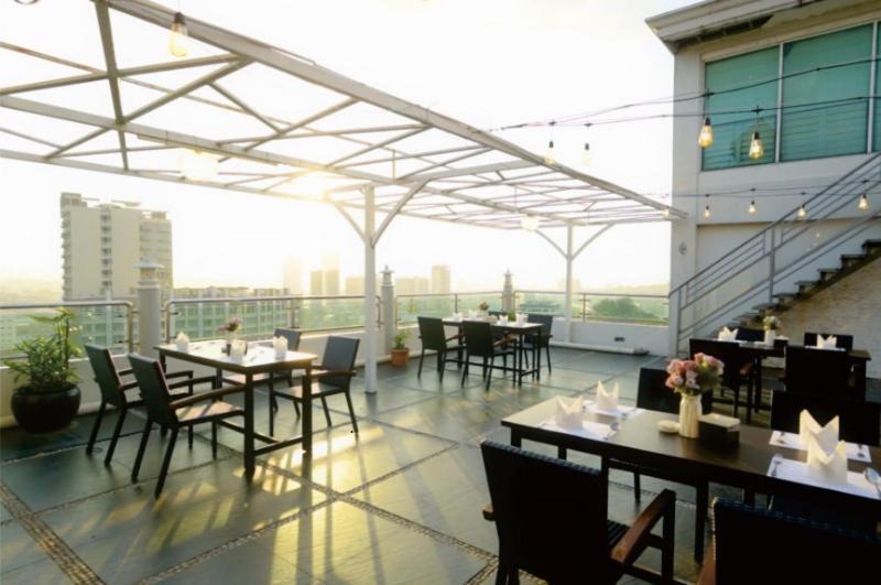 King'S Hotel Nagoya Batam Exterior photo