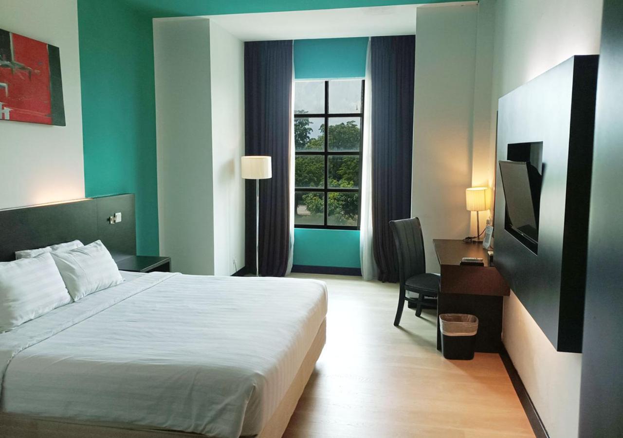 King'S Hotel Nagoya Batam Exterior photo