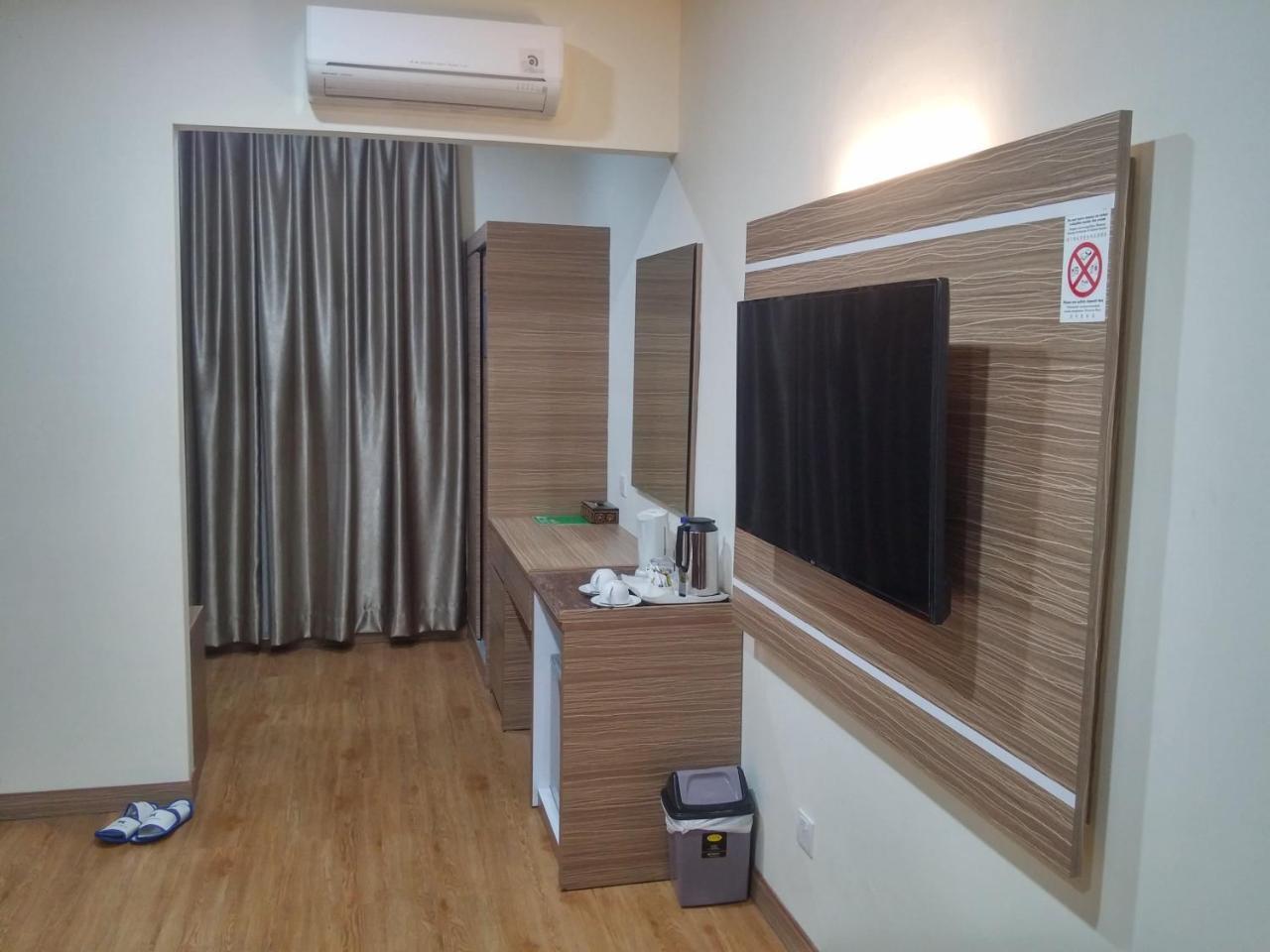 King'S Hotel Nagoya Batam Exterior photo