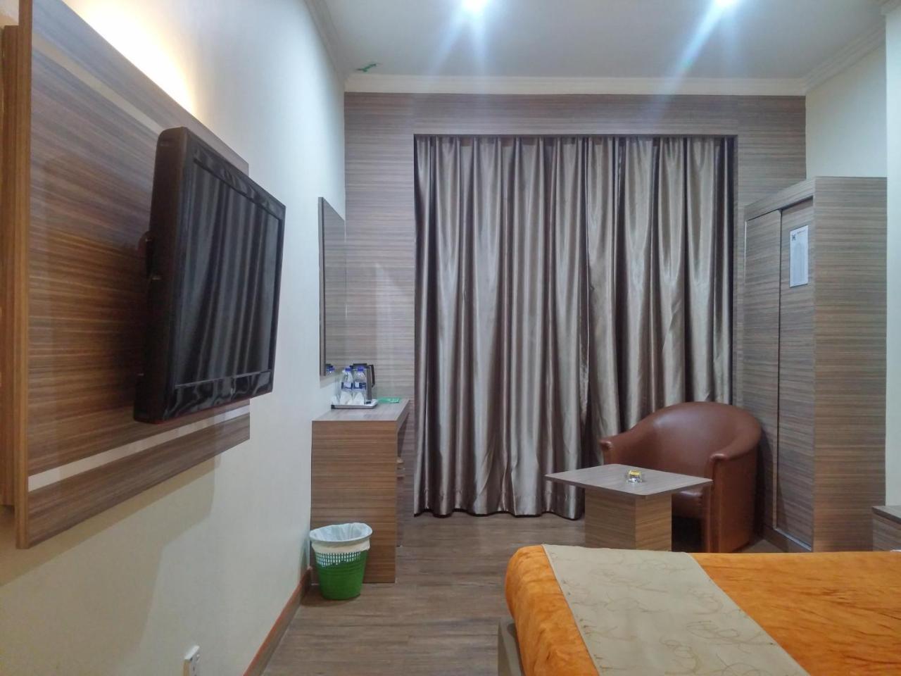 King'S Hotel Nagoya Batam Exterior photo