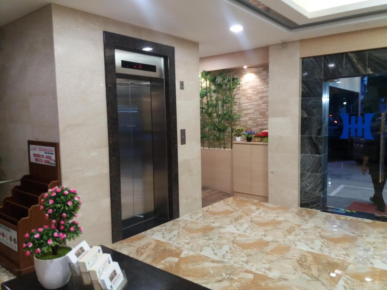 King'S Hotel Nagoya Batam Exterior photo